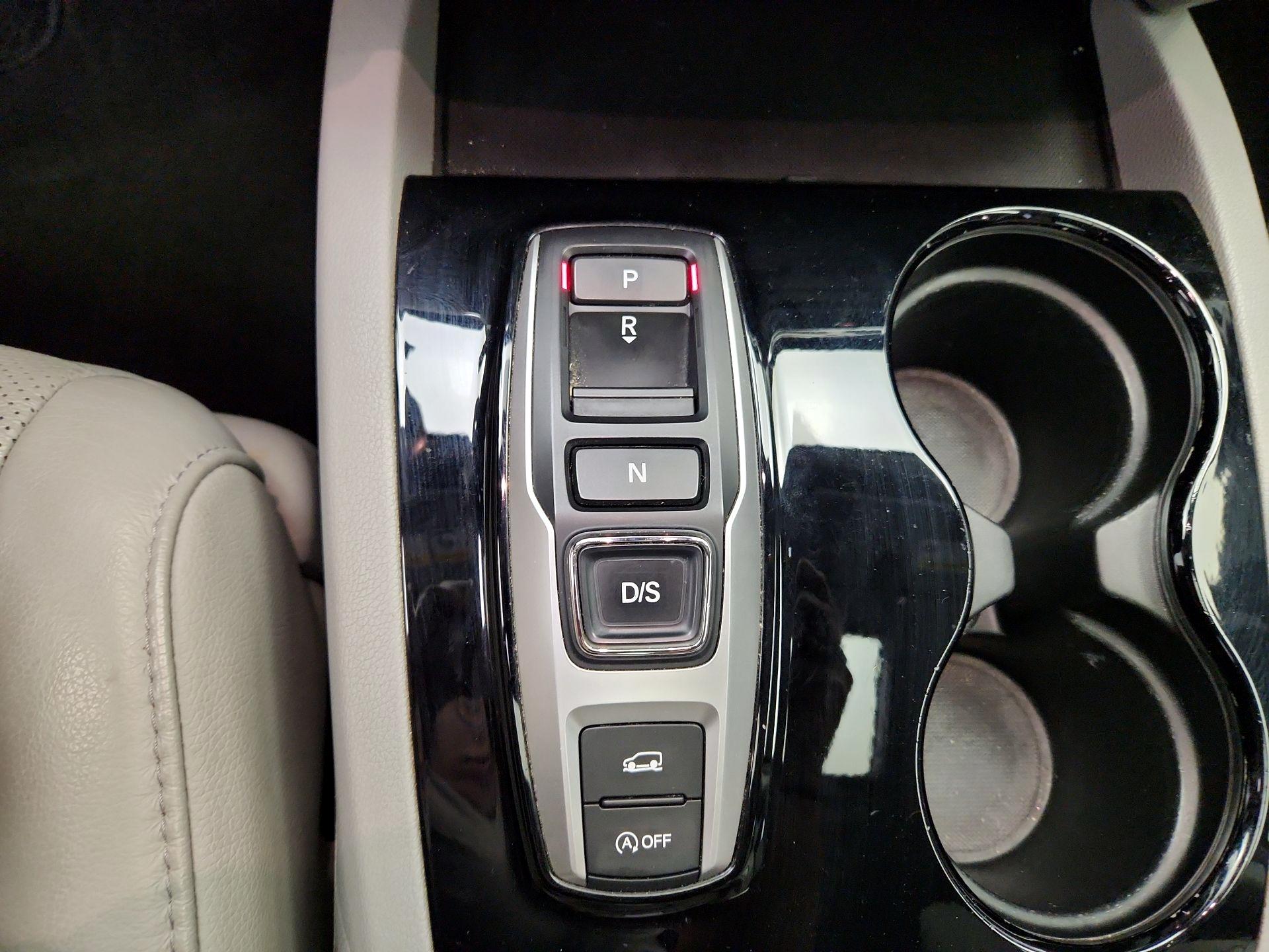 Thumbnail: 2017 Honda Pilot - 18