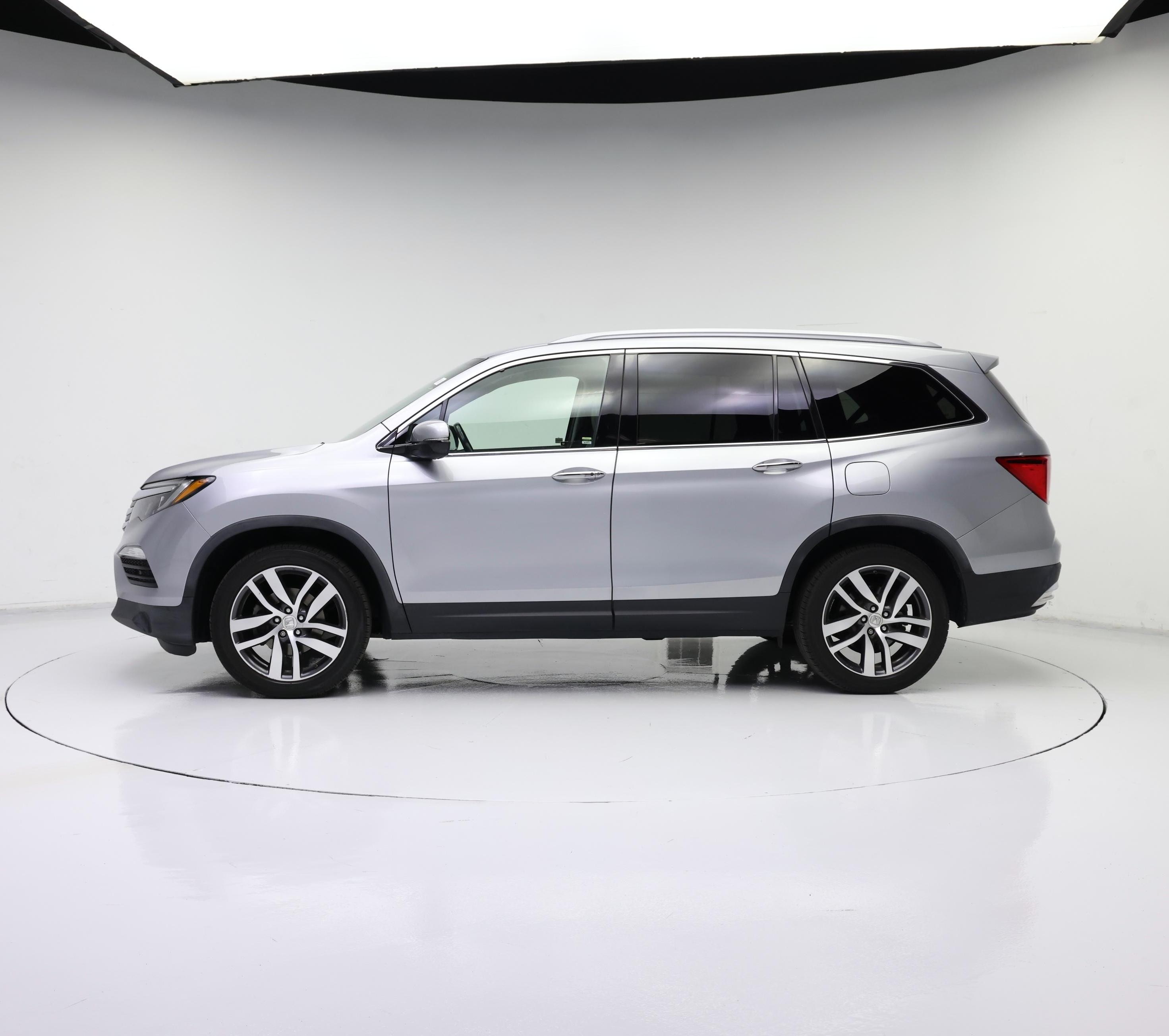 Thumbnail: 2017 Honda Pilot - 3