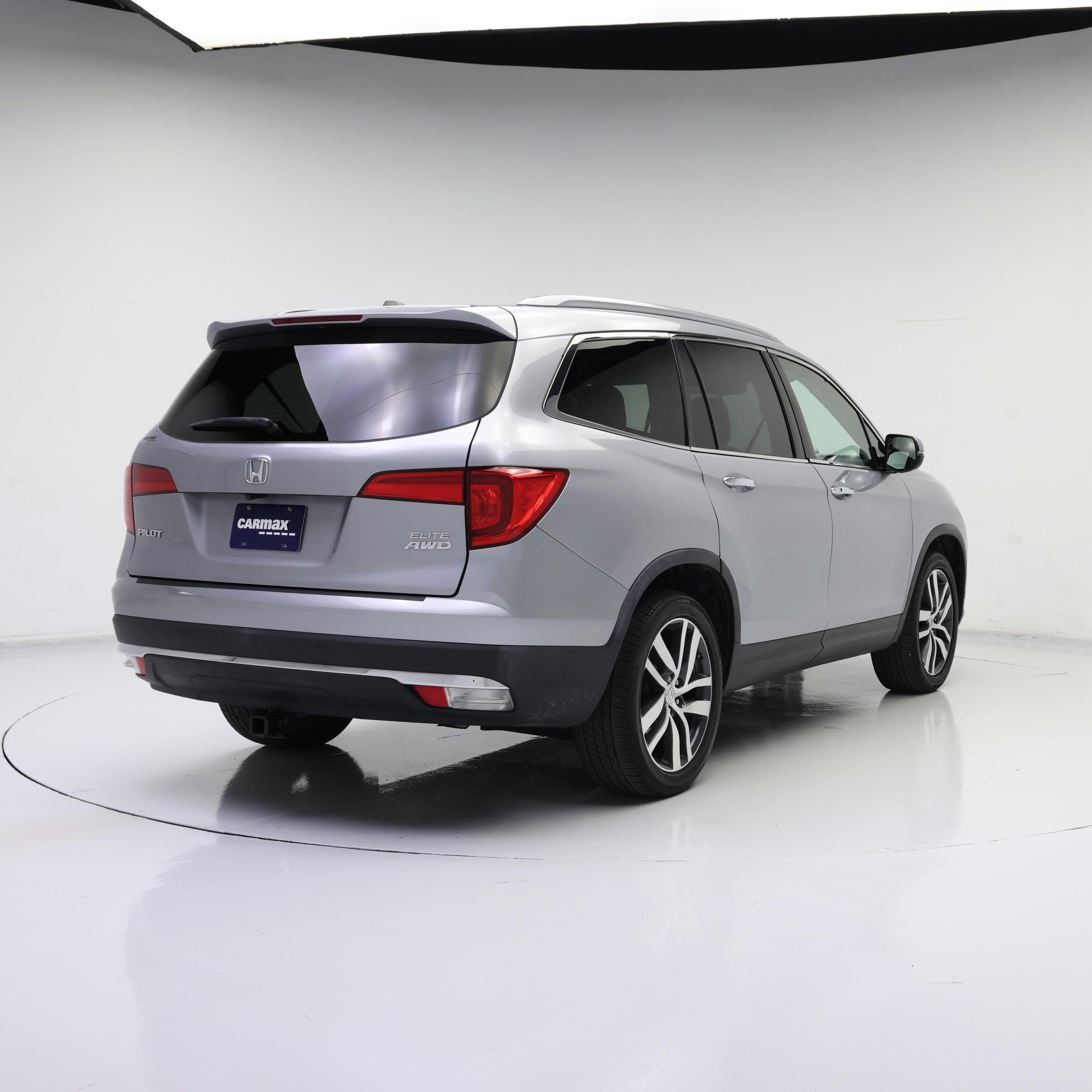 Thumbnail: 2017 Honda Pilot - 8