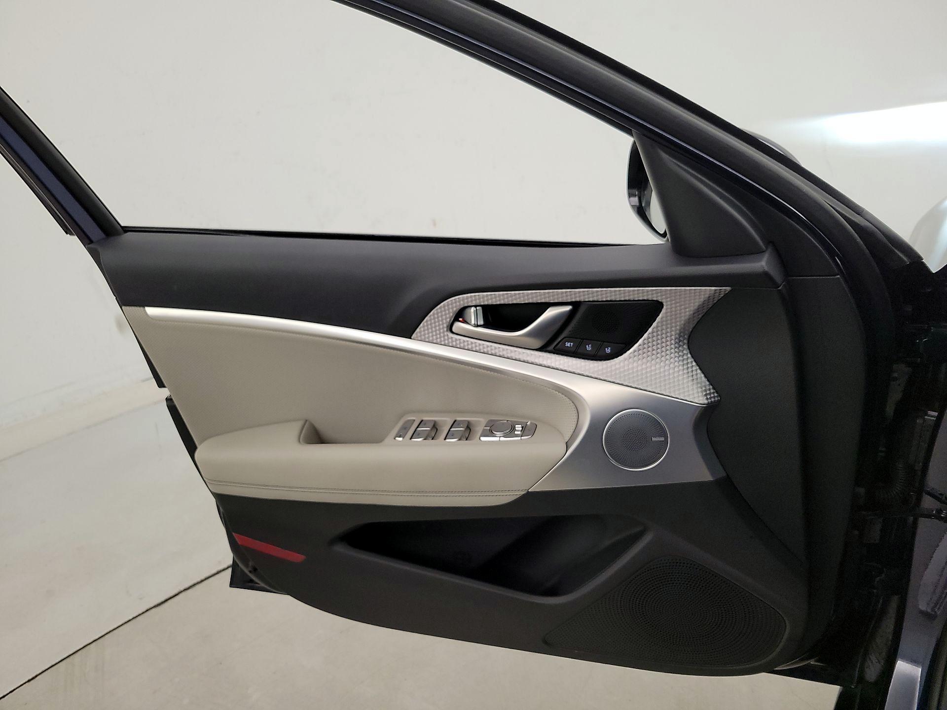 Thumbnail: 2023 Genesis G70 - 12