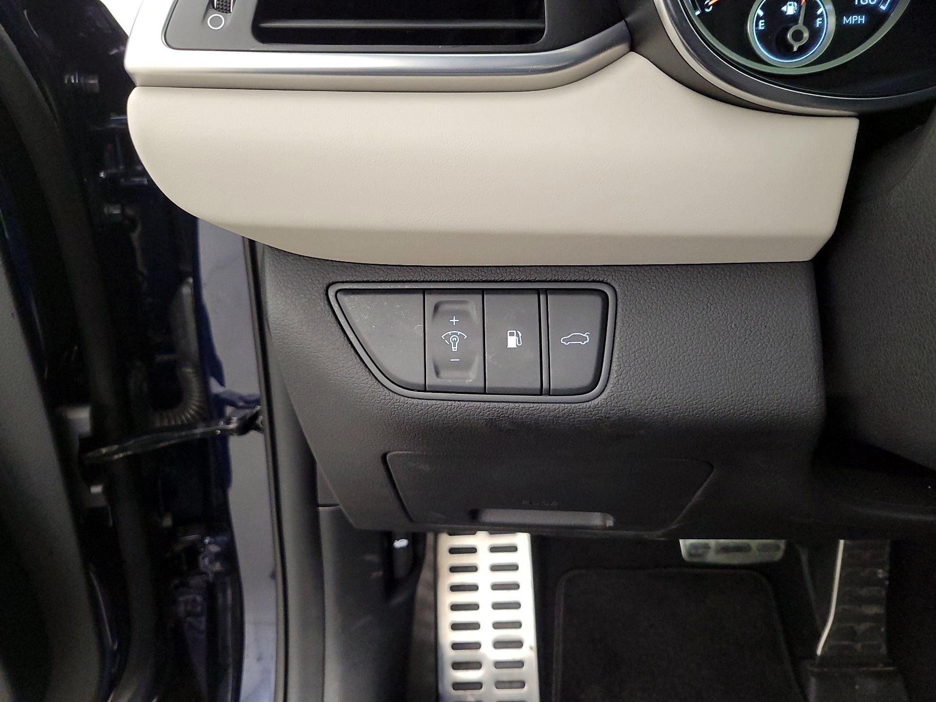 Thumbnail: 2023 Genesis G70 - 13