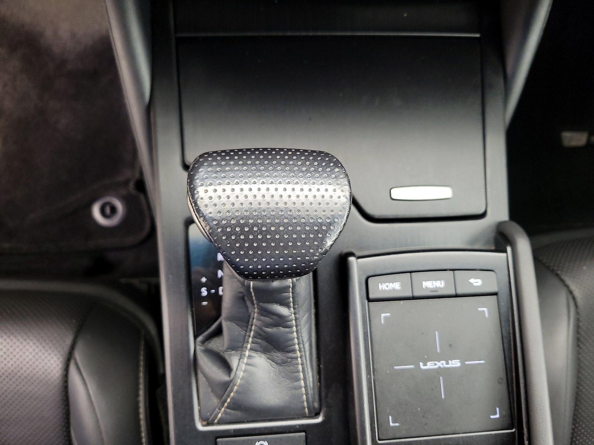 Thumbnail: 2020 Lexus ES - 17