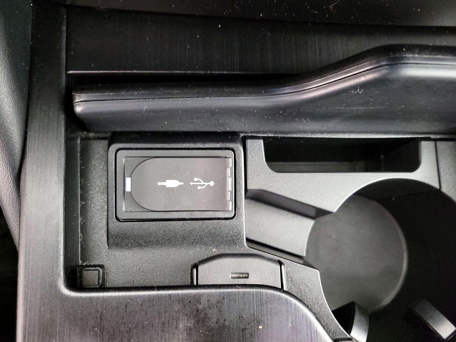 Thumbnail: 2020 Lexus ES - 18