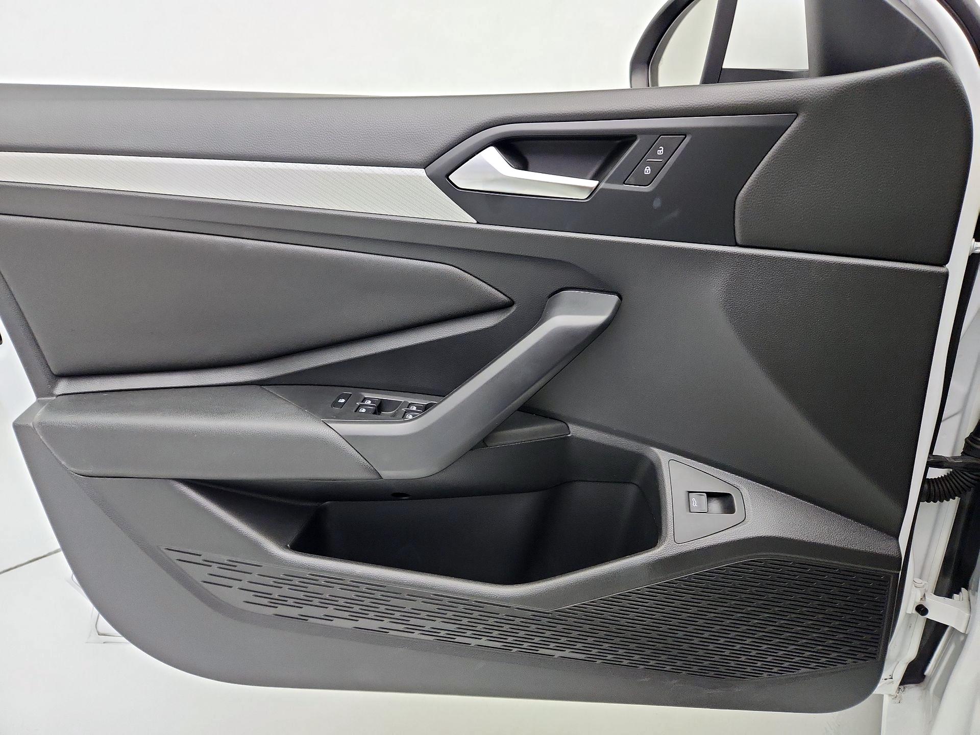 Thumbnail: 2019 Volkswagen Jetta - 12