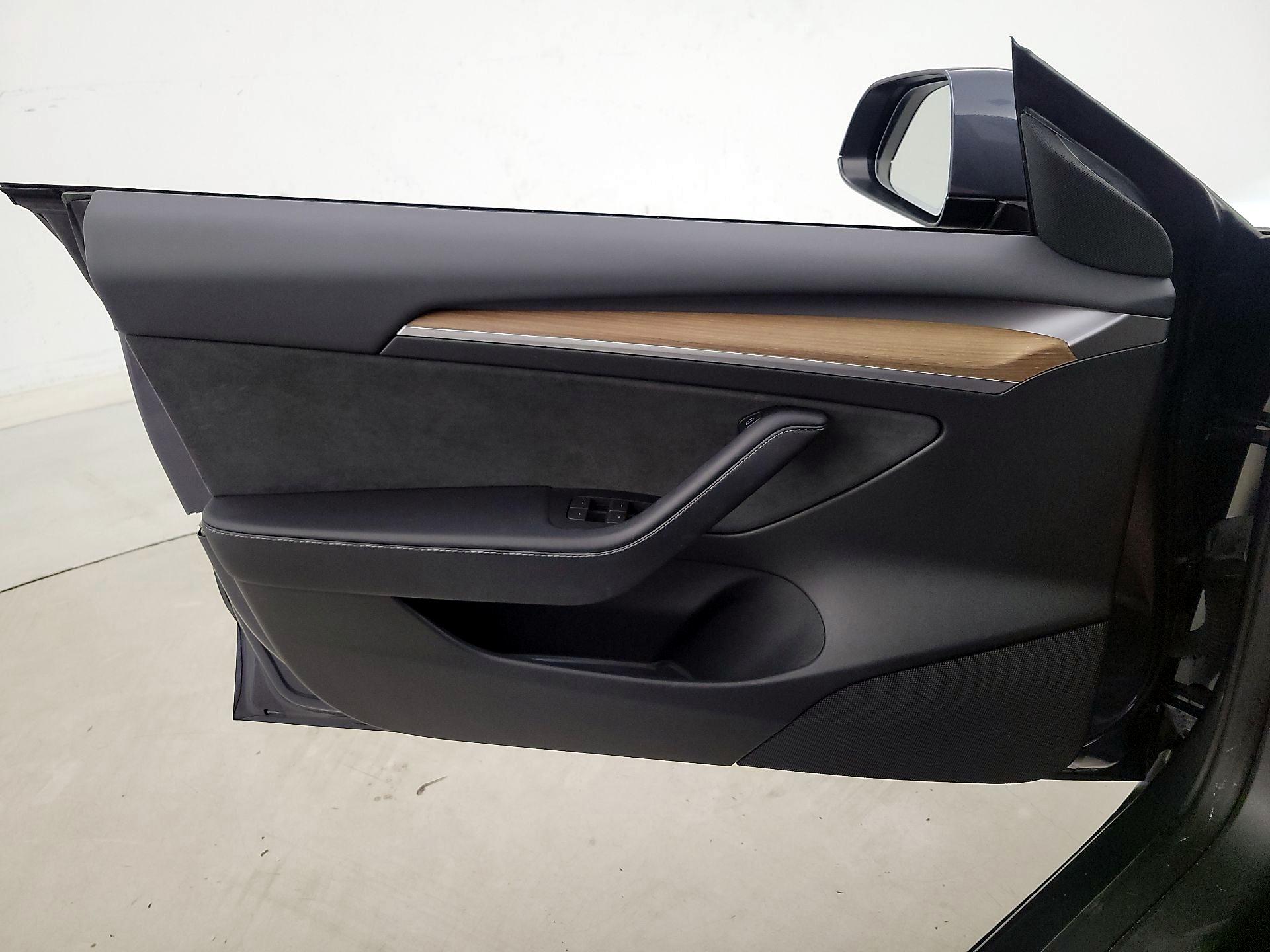 Thumbnail: 2023 Tesla Model 3 - 12