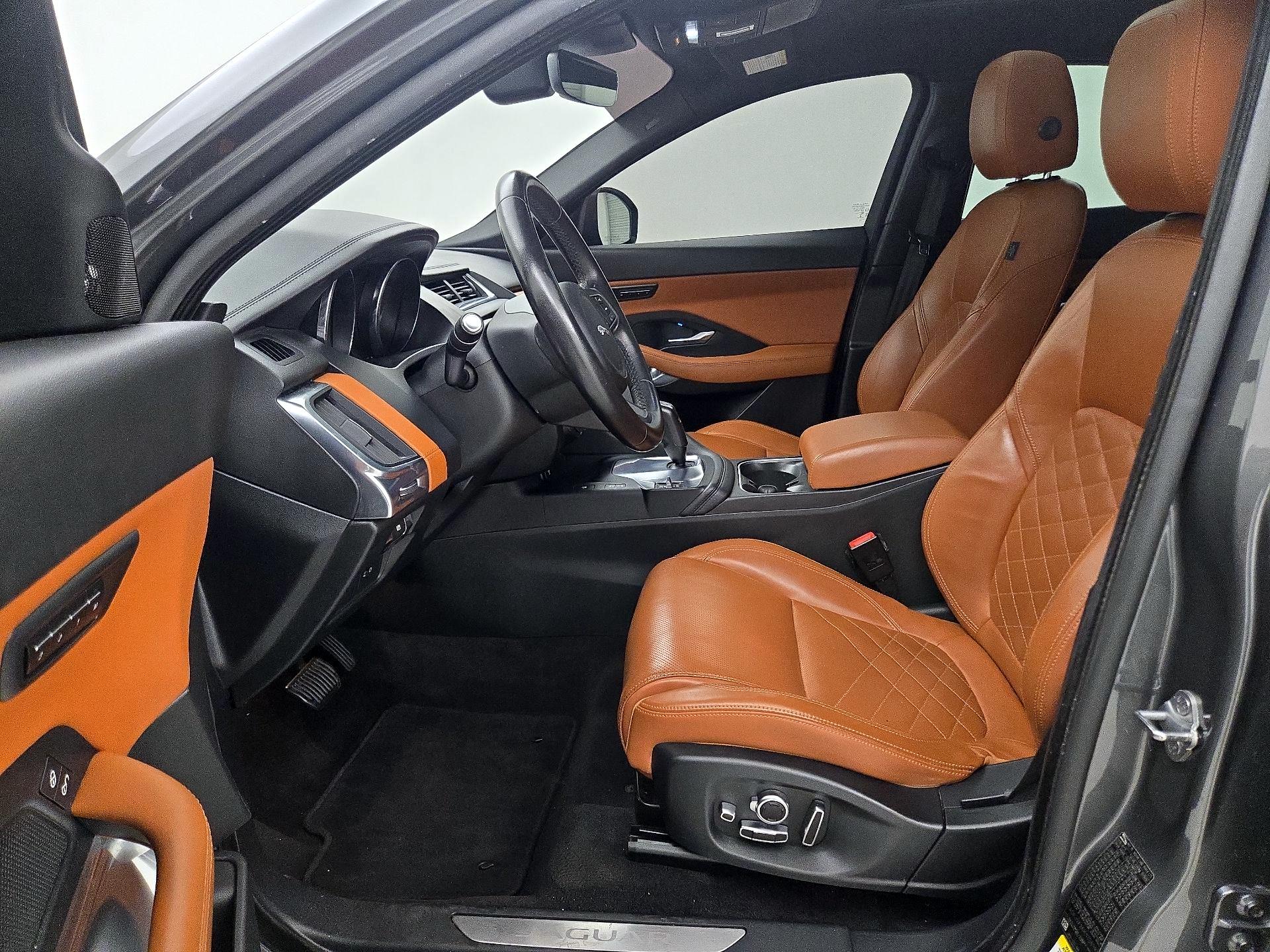 Thumbnail: 2019 Jaguar E-Pace - 11