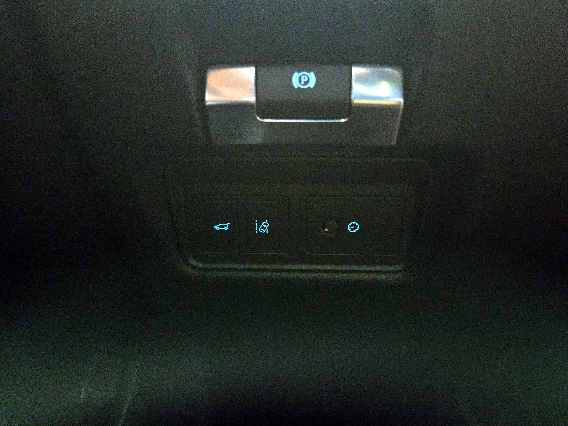 Thumbnail: 2019 Jaguar E-Pace - 13