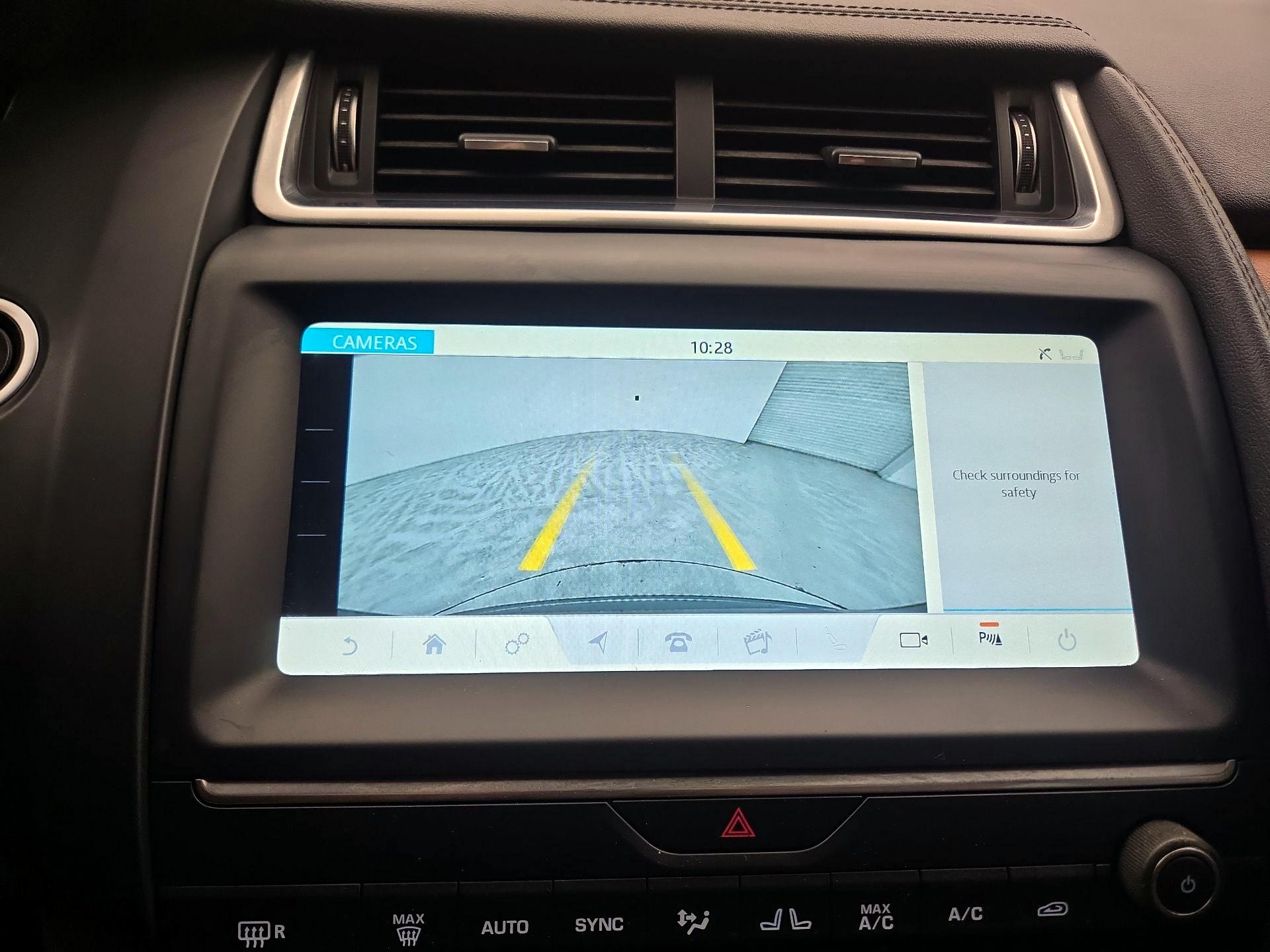 Thumbnail: 2019 Jaguar E-Pace - 15