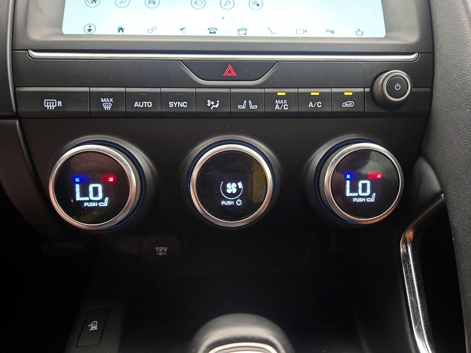 Thumbnail: 2019 Jaguar E-Pace - 17