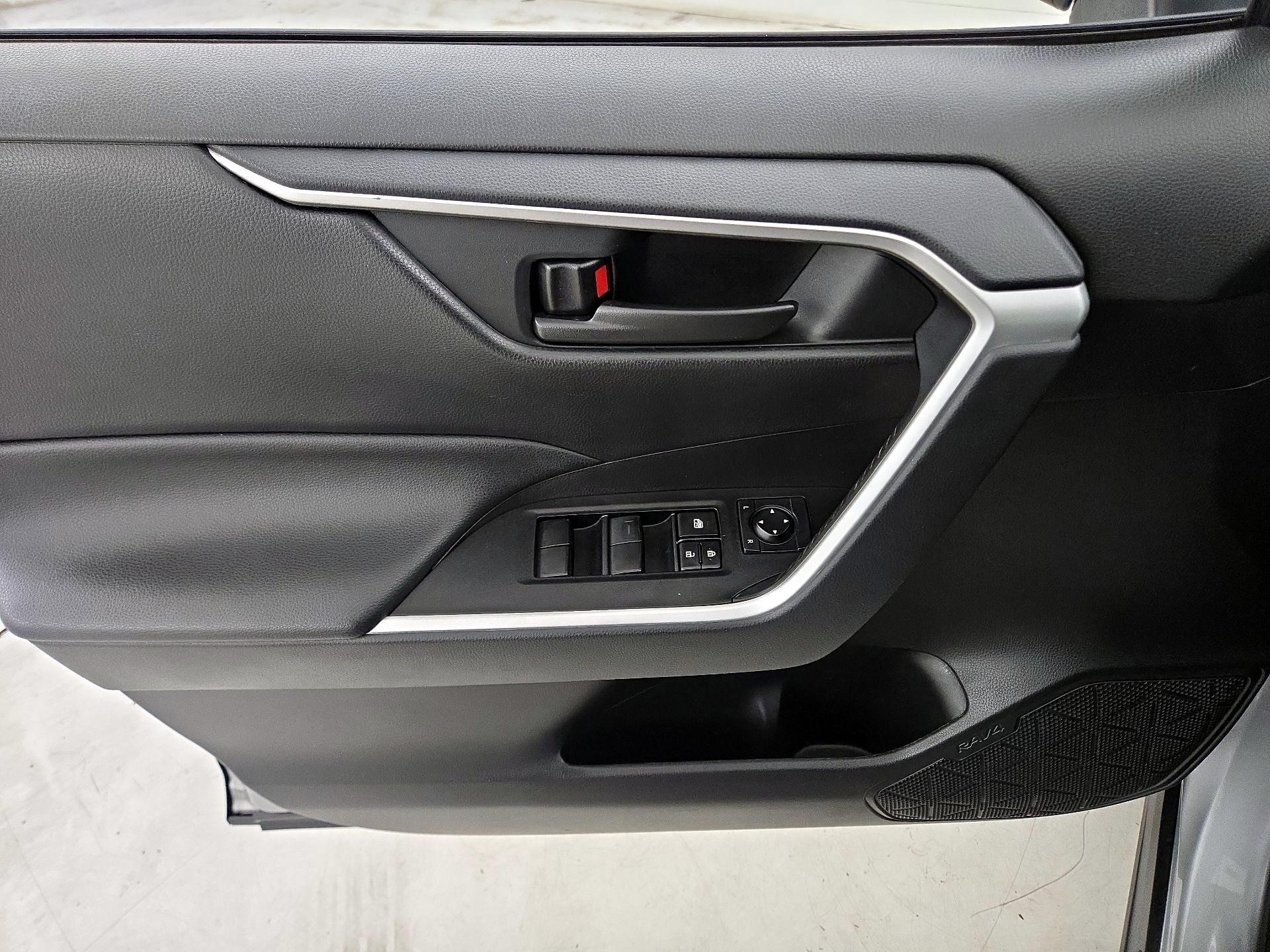 Thumbnail: 2021 Toyota RAV4 - 12