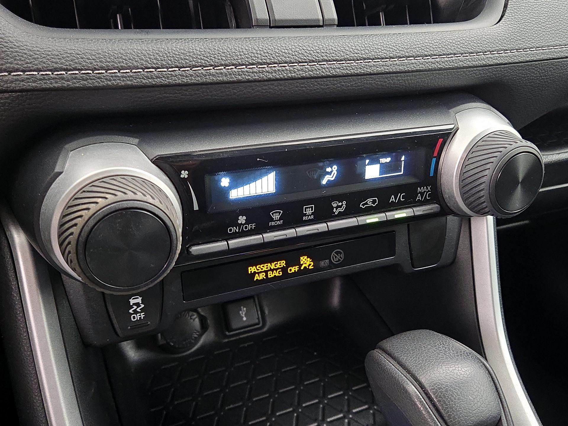 Thumbnail: 2021 Toyota RAV4 - 16