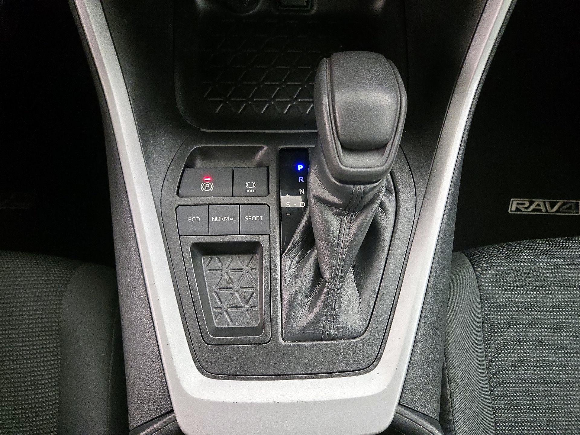 Thumbnail: 2021 Toyota RAV4 - 17