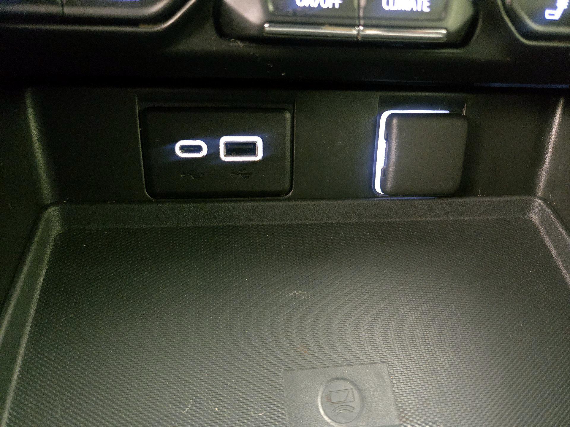 Thumbnail: 2021 Chevrolet Suburban - 19