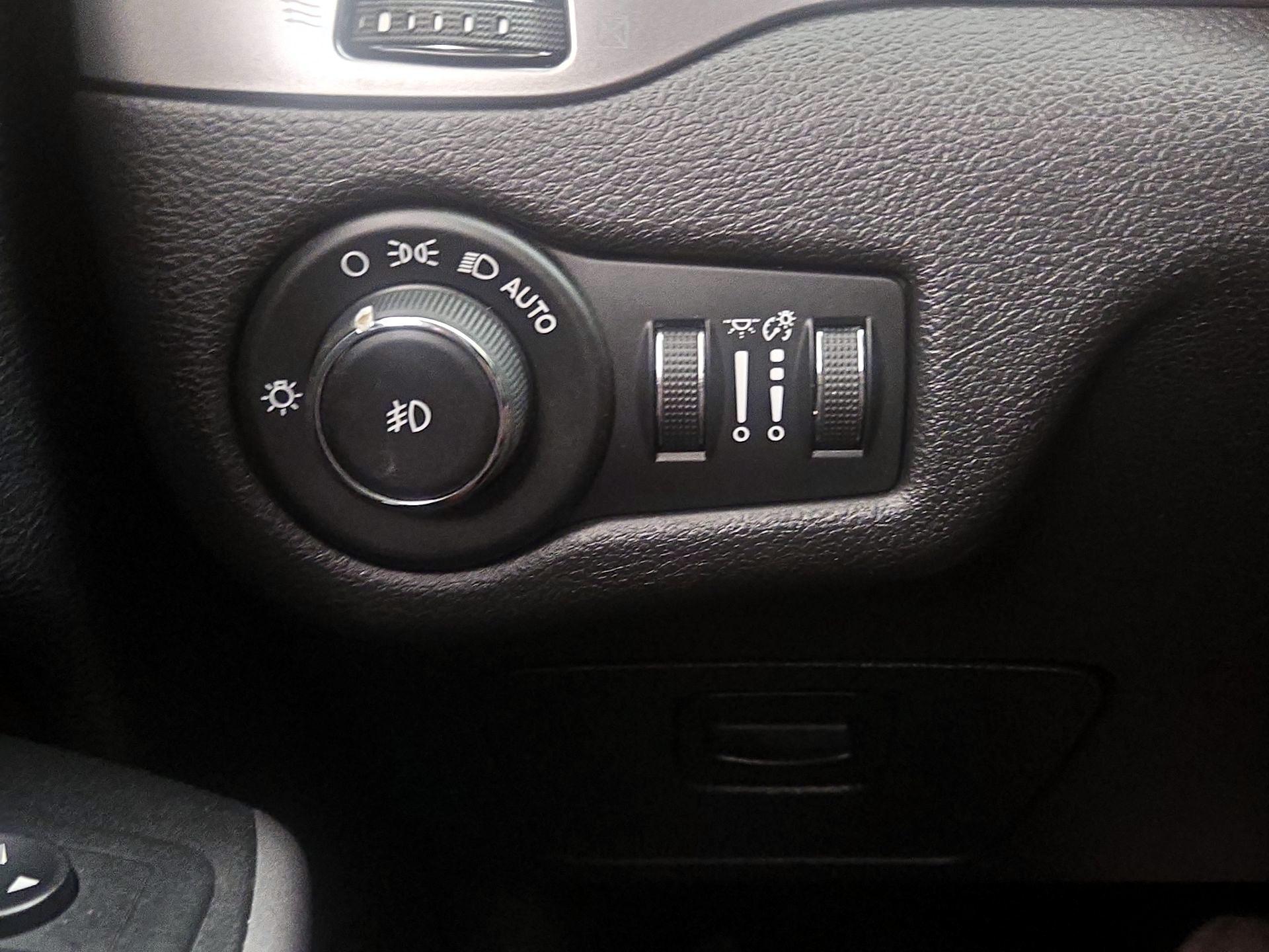 Thumbnail: 2019 Jeep Cherokee - 13