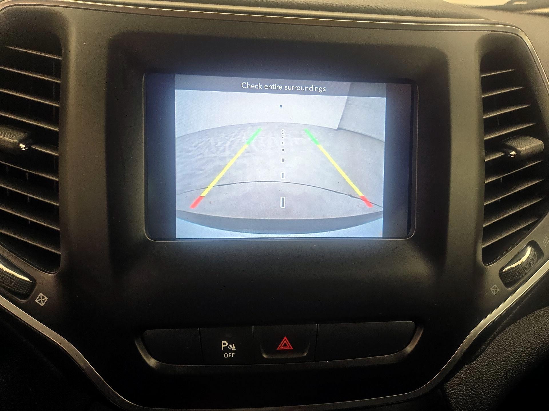 Thumbnail: 2019 Jeep Cherokee - 14