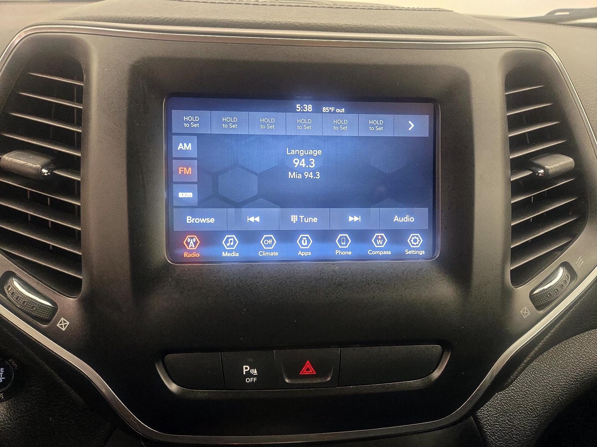 Thumbnail: 2019 Jeep Cherokee - 15