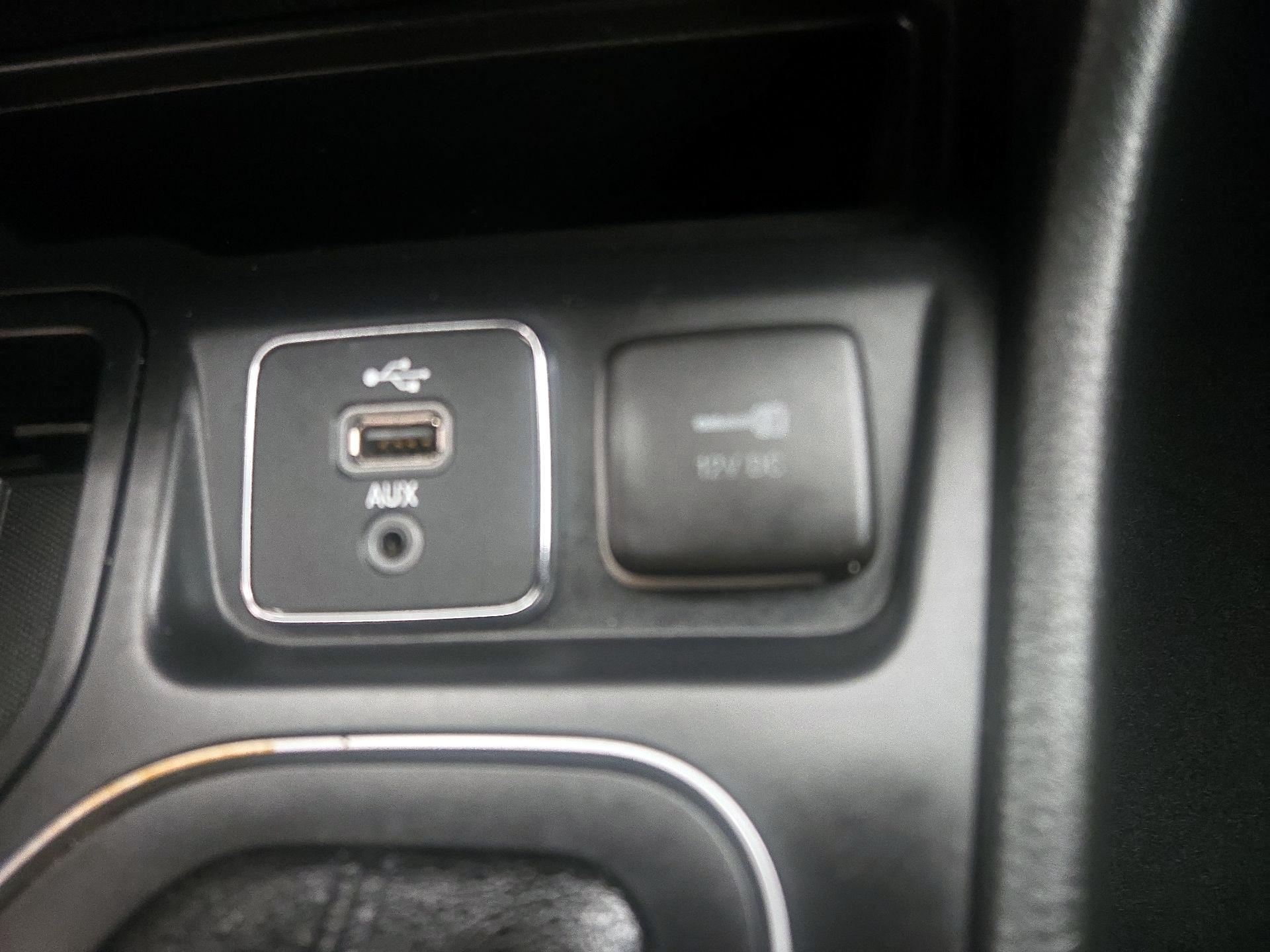 Thumbnail: 2019 Jeep Cherokee - 18