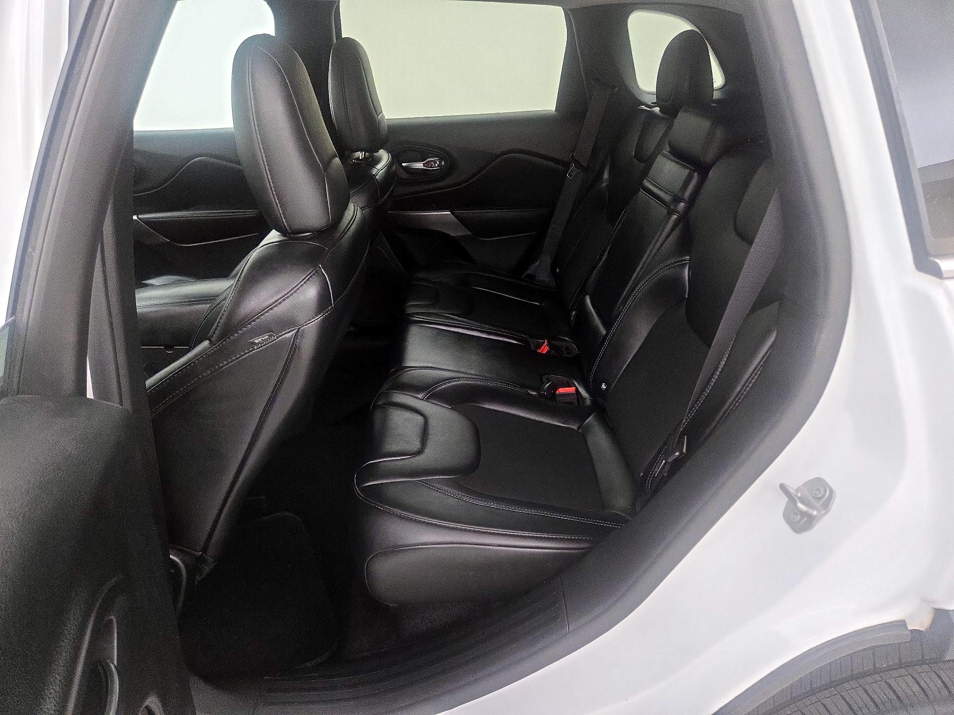 Thumbnail: 2019 Jeep Cherokee - 19