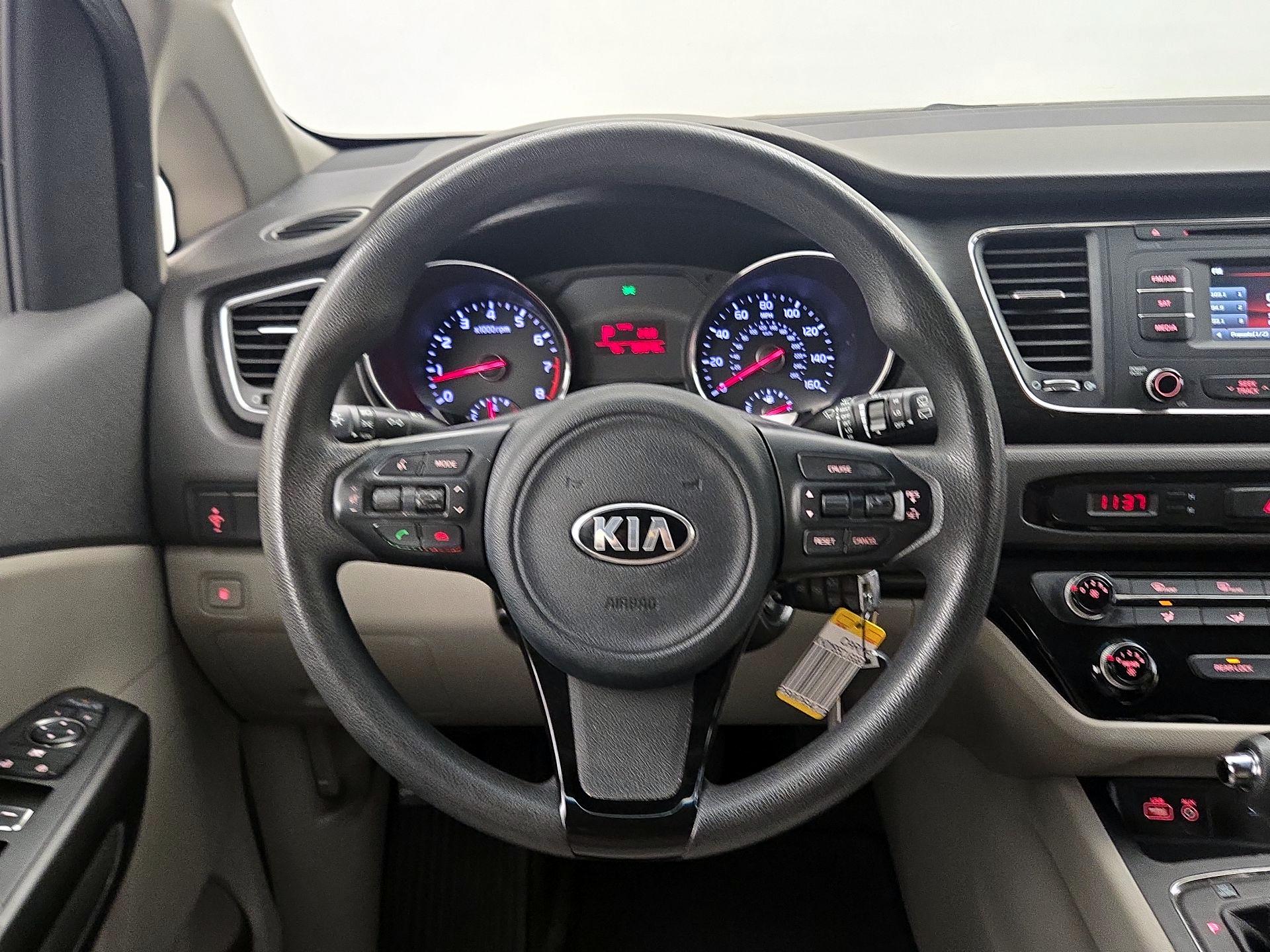 Thumbnail: 2016 Kia Sedona - 10