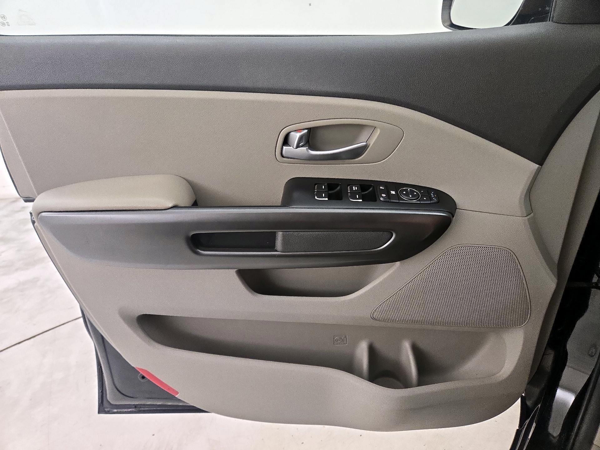 Thumbnail: 2016 Kia Sedona - 12