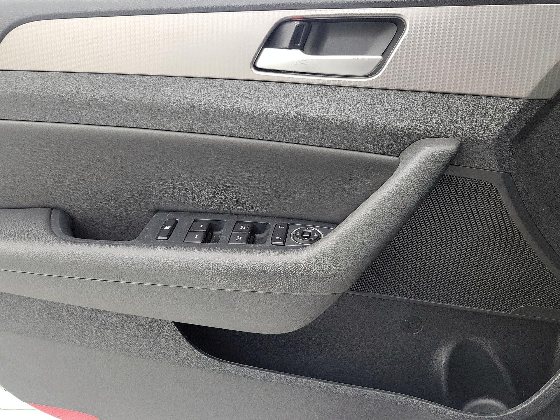 Thumbnail: 2019 Hyundai Sonata - 12