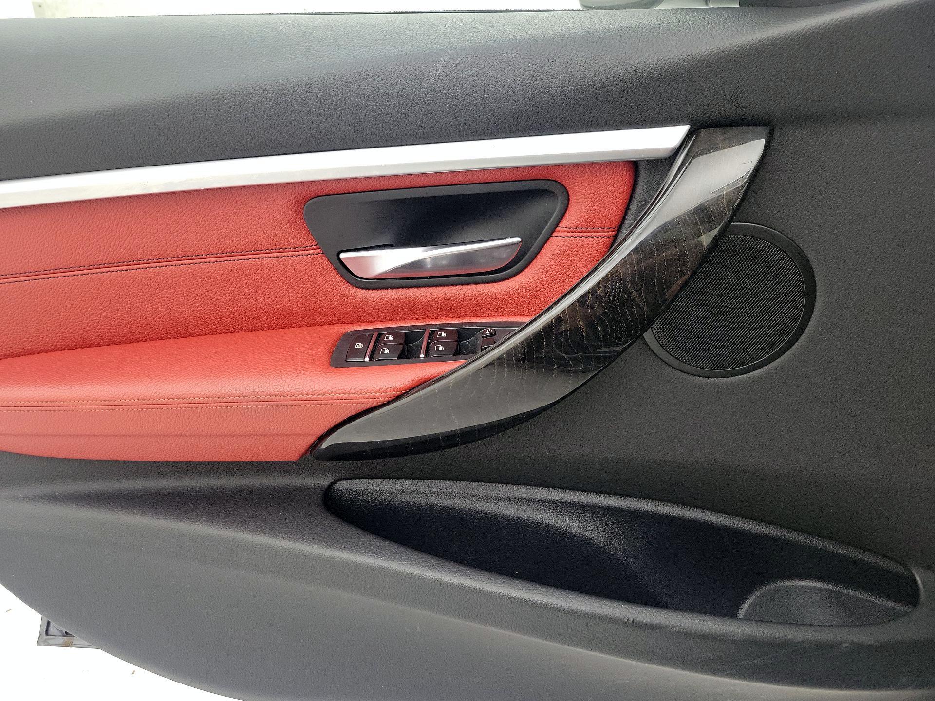 Thumbnail: 2018 BMW 3 Series - 12