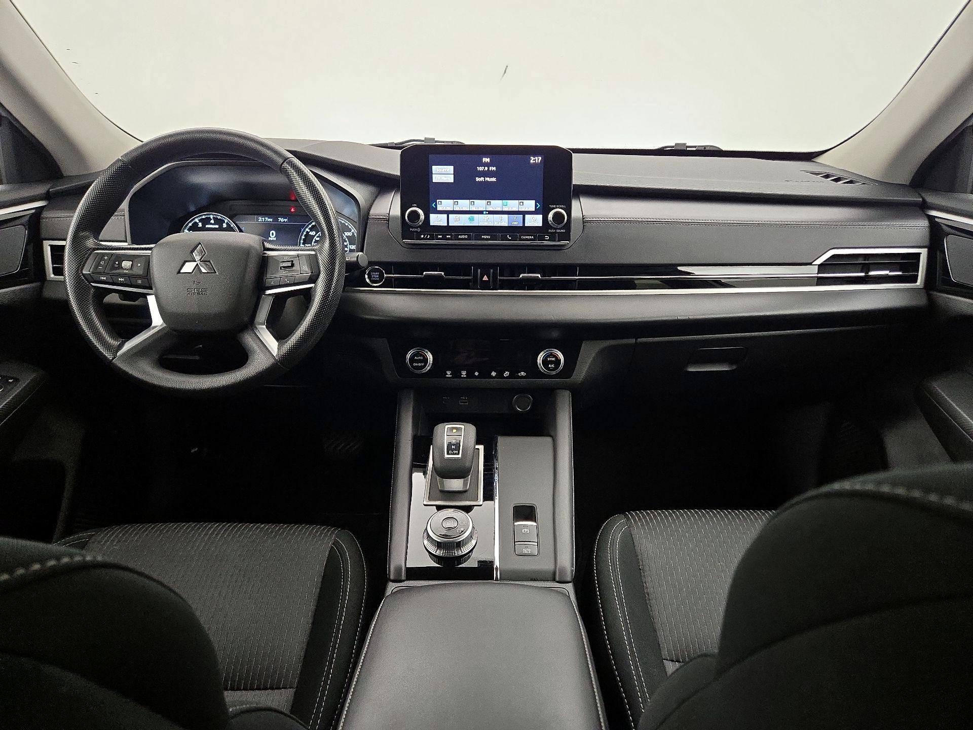 Thumbnail: 2024 Mitsubishi Outlander - 9