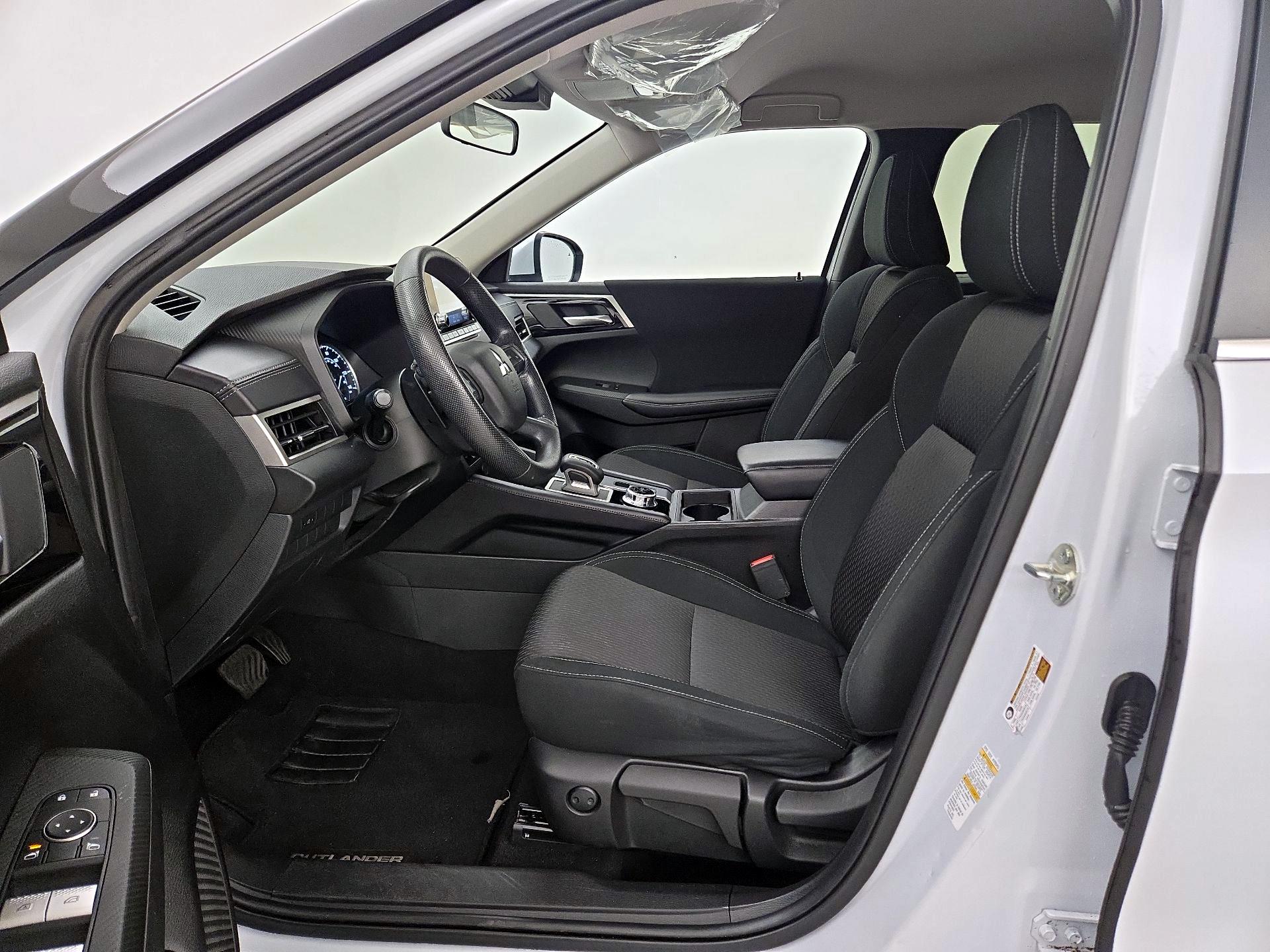 Thumbnail: 2024 Mitsubishi Outlander - 11