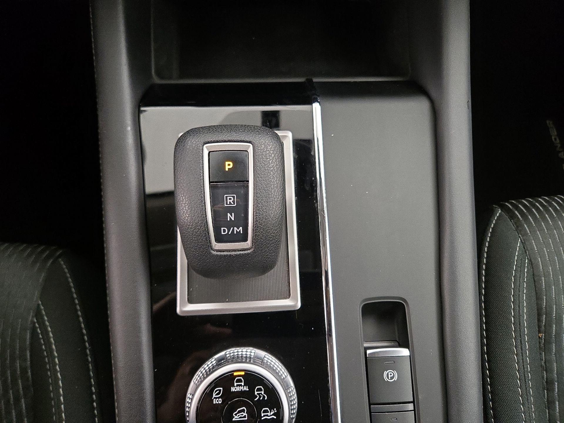 Thumbnail: 2024 Mitsubishi Outlander - 17