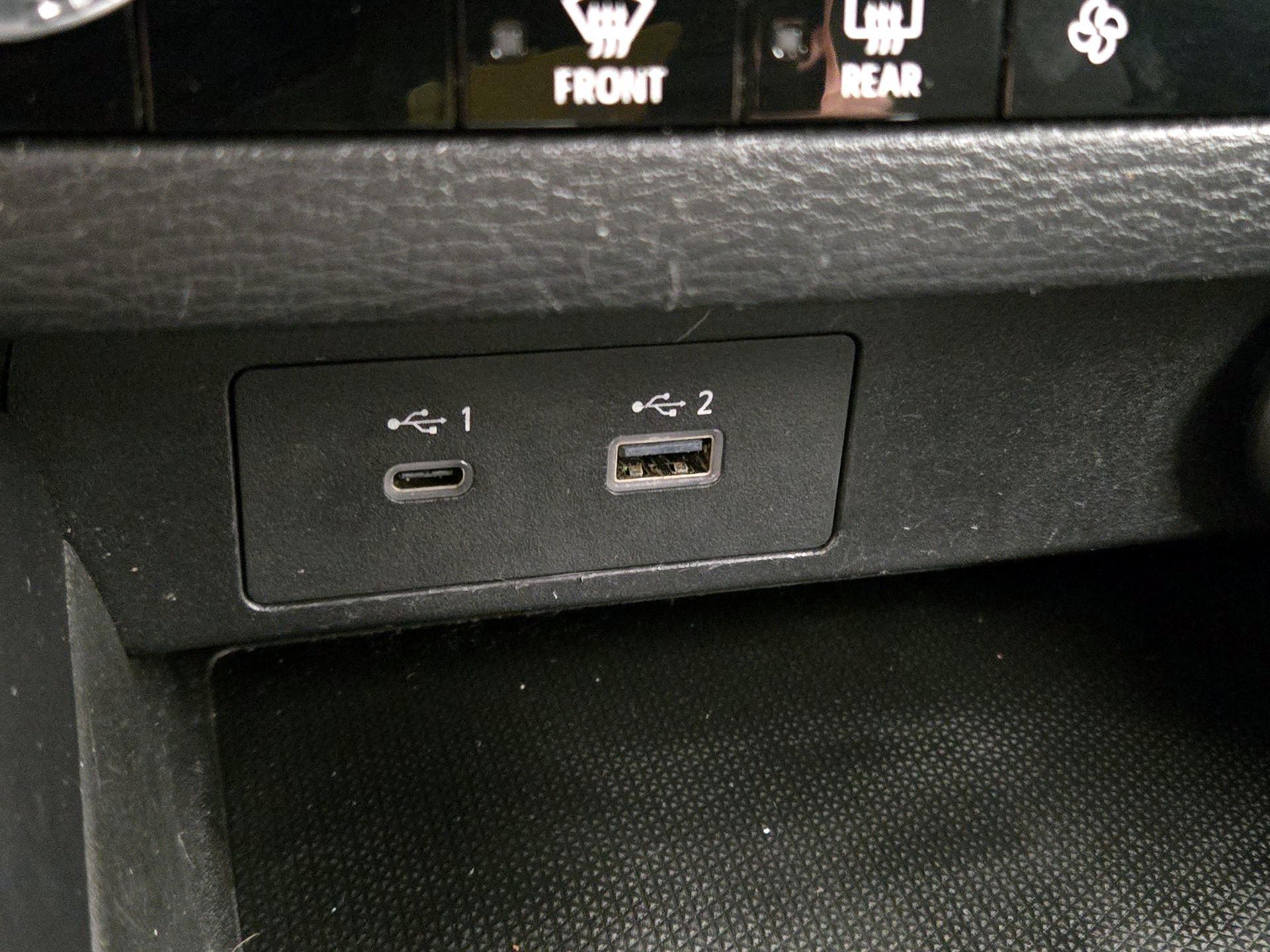 Thumbnail: 2024 Mitsubishi Outlander - 18