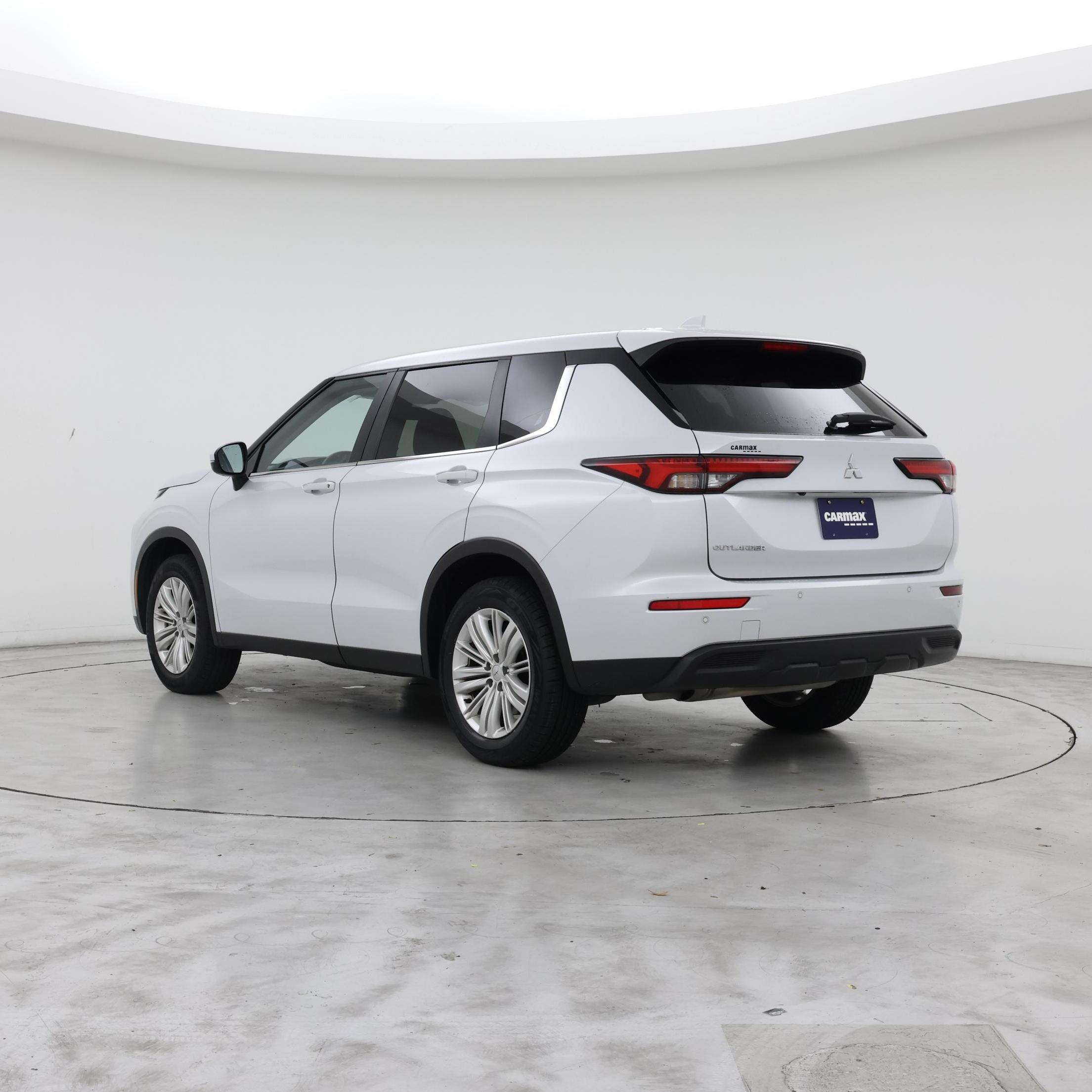 Thumbnail: 2024 Mitsubishi Outlander - 2