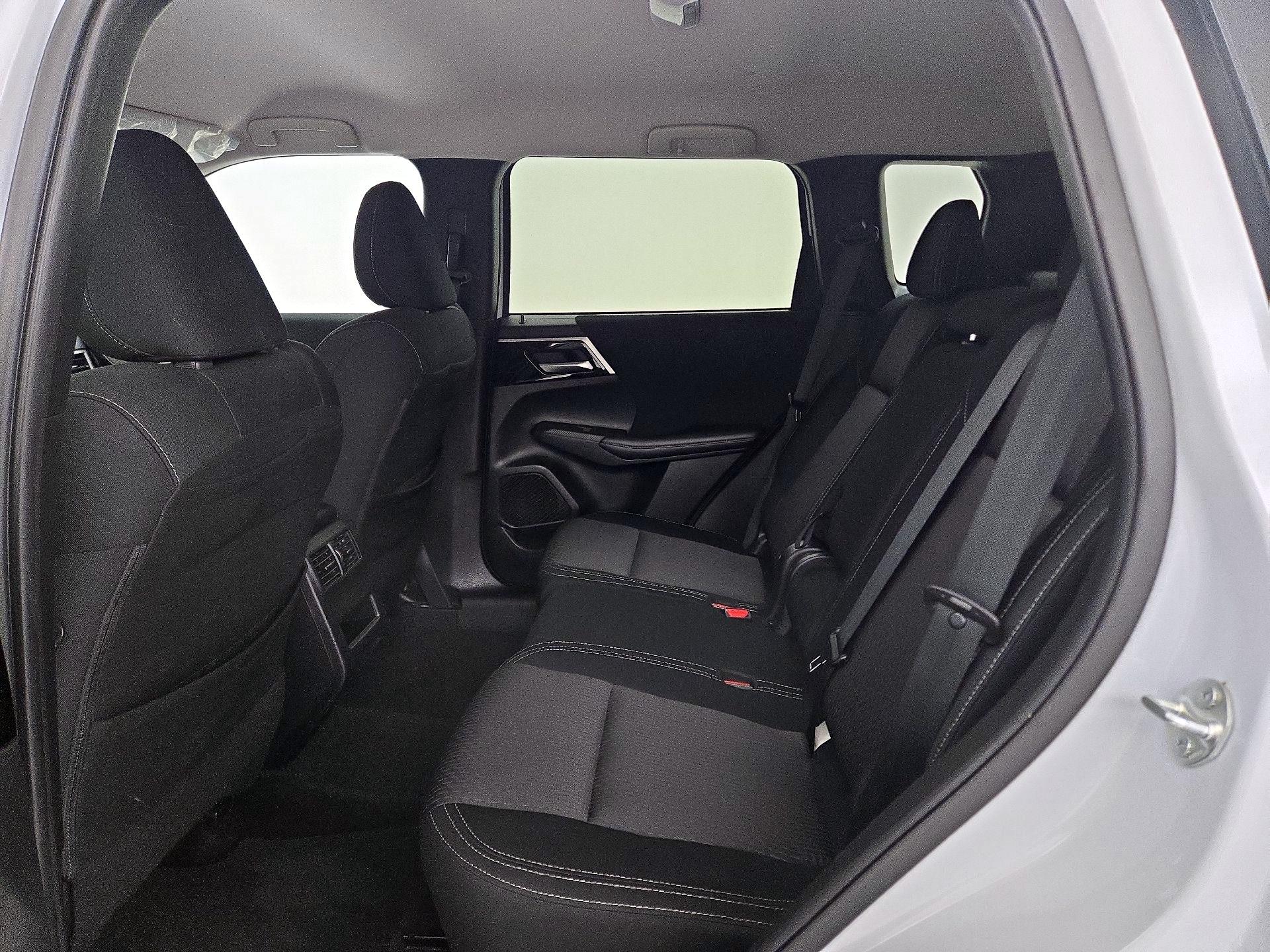 Thumbnail: 2024 Mitsubishi Outlander - 19