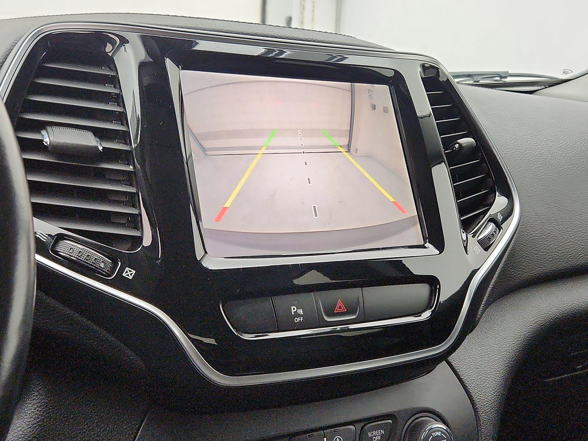 Thumbnail: 2019 Jeep Cherokee - 14