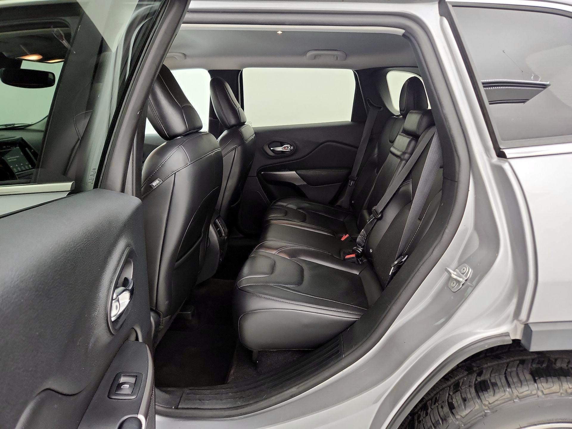 Thumbnail: 2019 Jeep Cherokee - 19