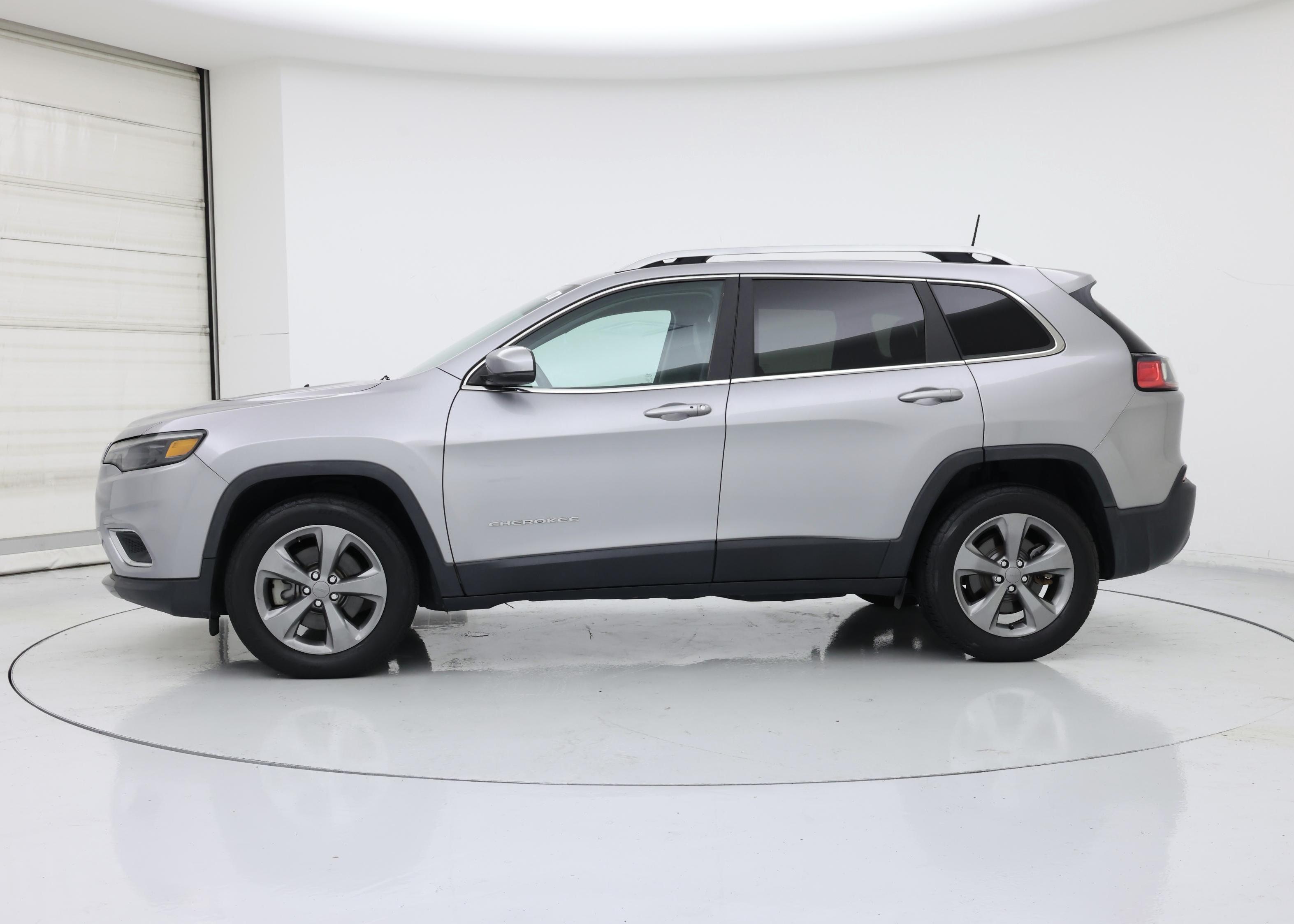 Thumbnail: 2019 Jeep Cherokee - 3