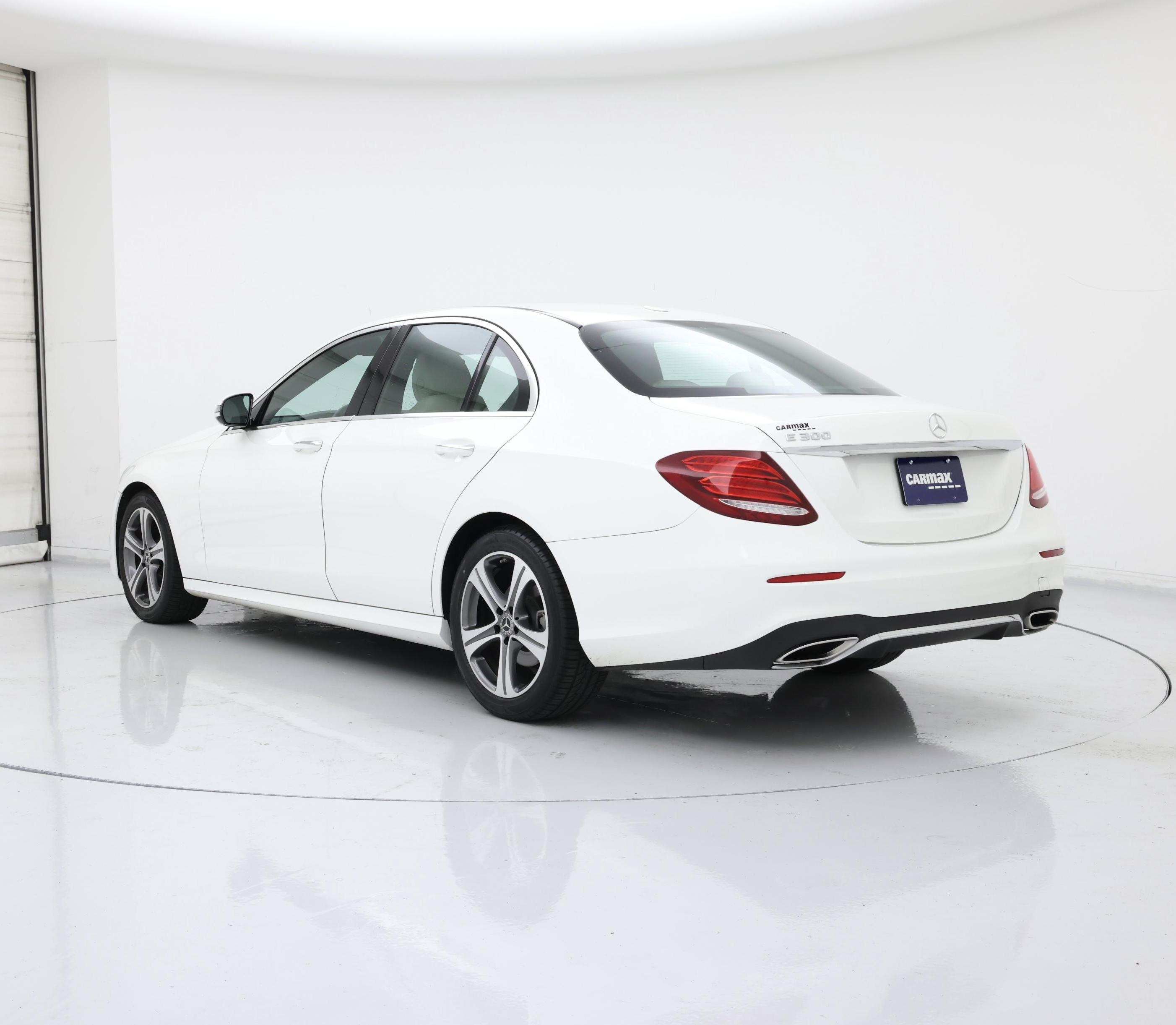 Thumbnail: 2019 Mercedes-Benz E-Class - 2