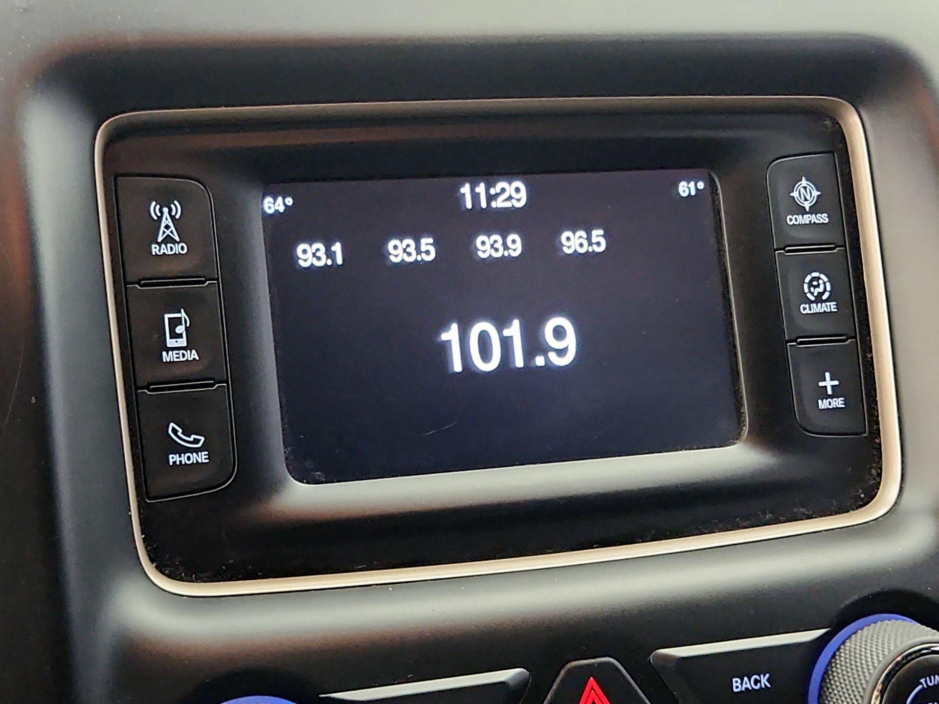 Thumbnail: 2015 Jeep Grand Cherokee - 14