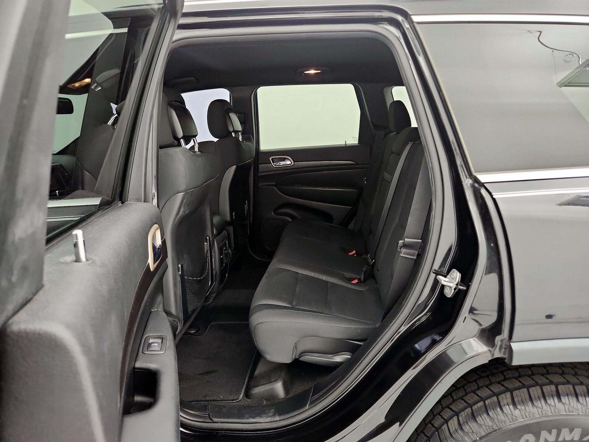 Thumbnail: 2015 Jeep Grand Cherokee - 18