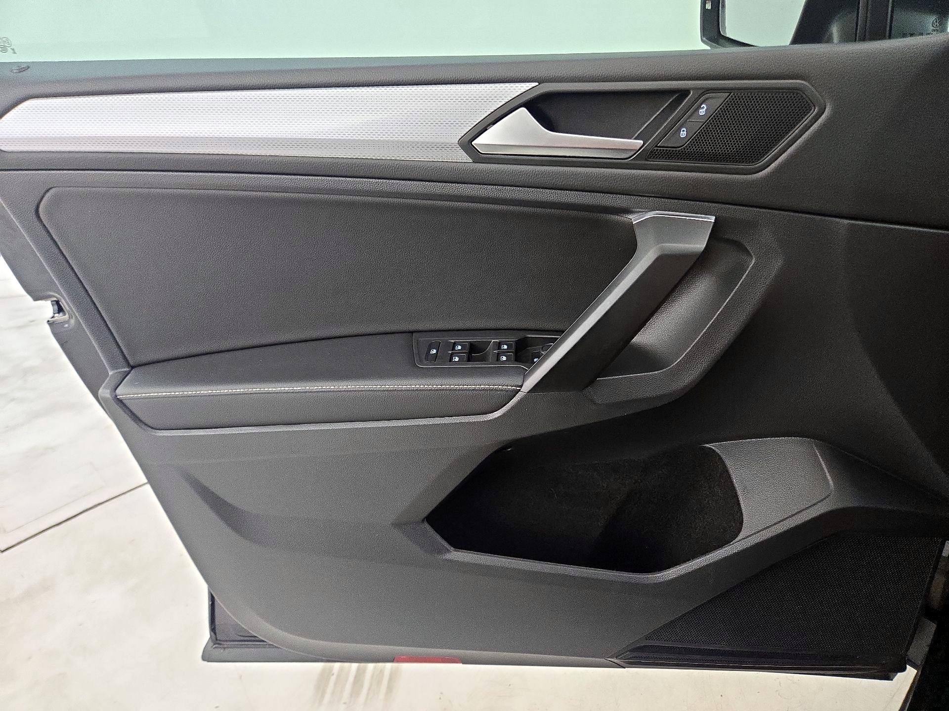 Thumbnail: 2023 Volkswagen Tiguan - 12