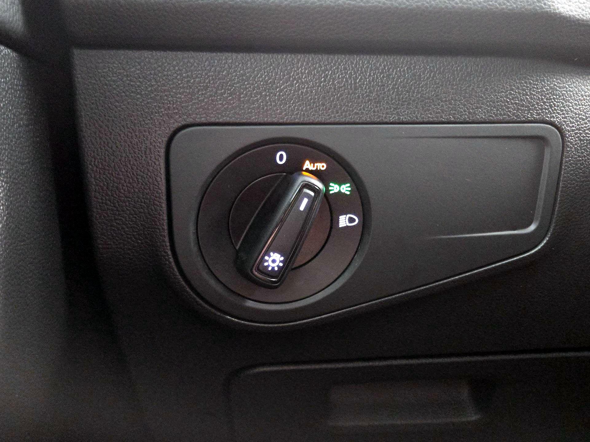 Thumbnail: 2023 Volkswagen Tiguan - 13