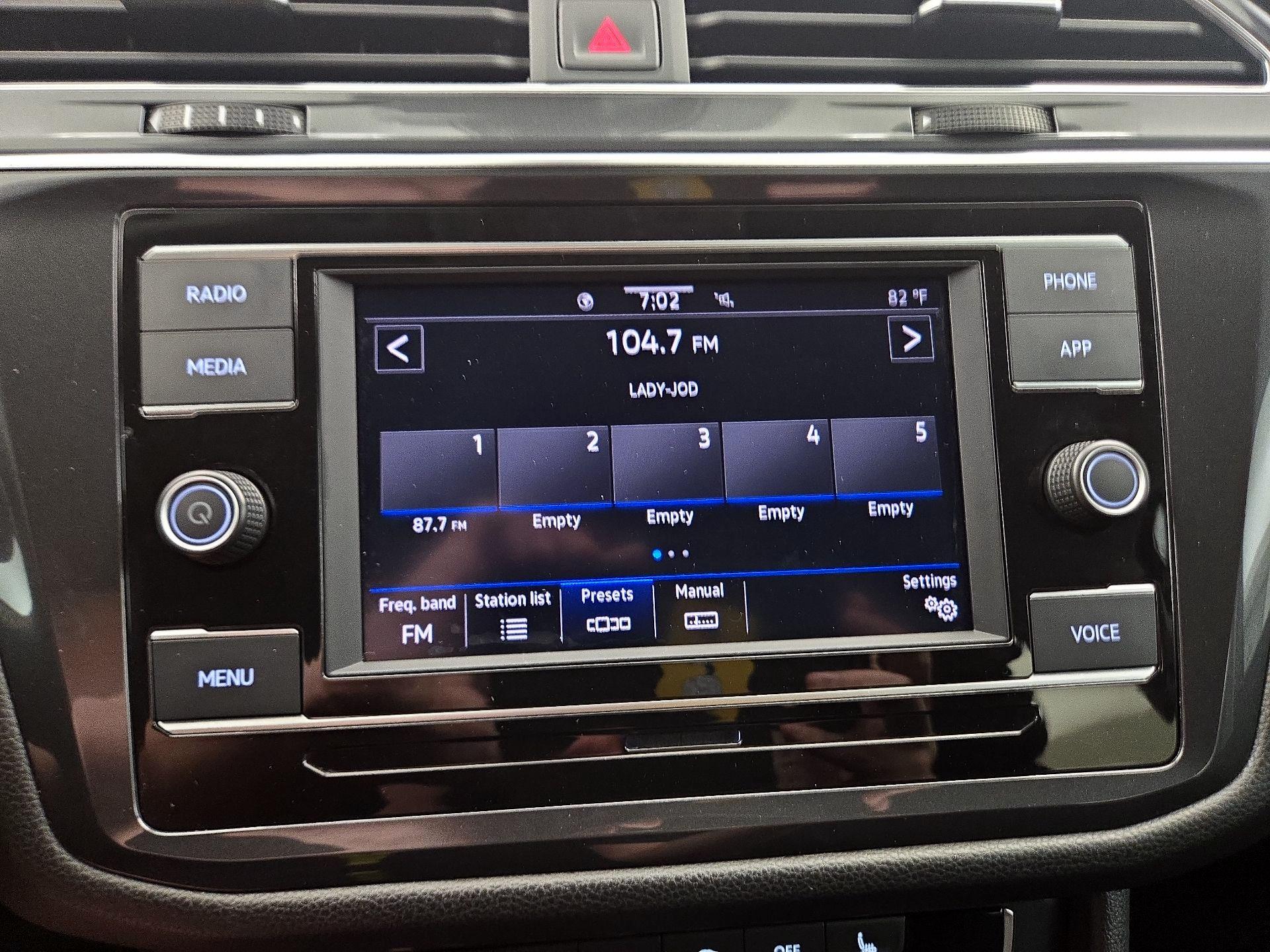 Thumbnail: 2023 Volkswagen Tiguan - 15