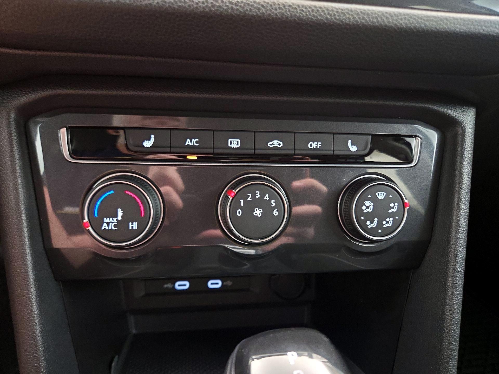 Thumbnail: 2023 Volkswagen Tiguan - 16