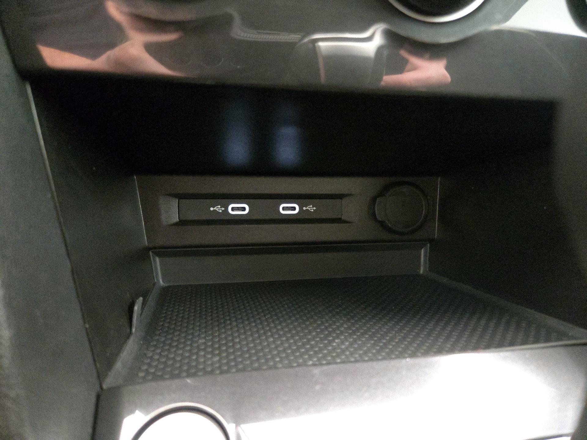 Thumbnail: 2023 Volkswagen Tiguan - 18