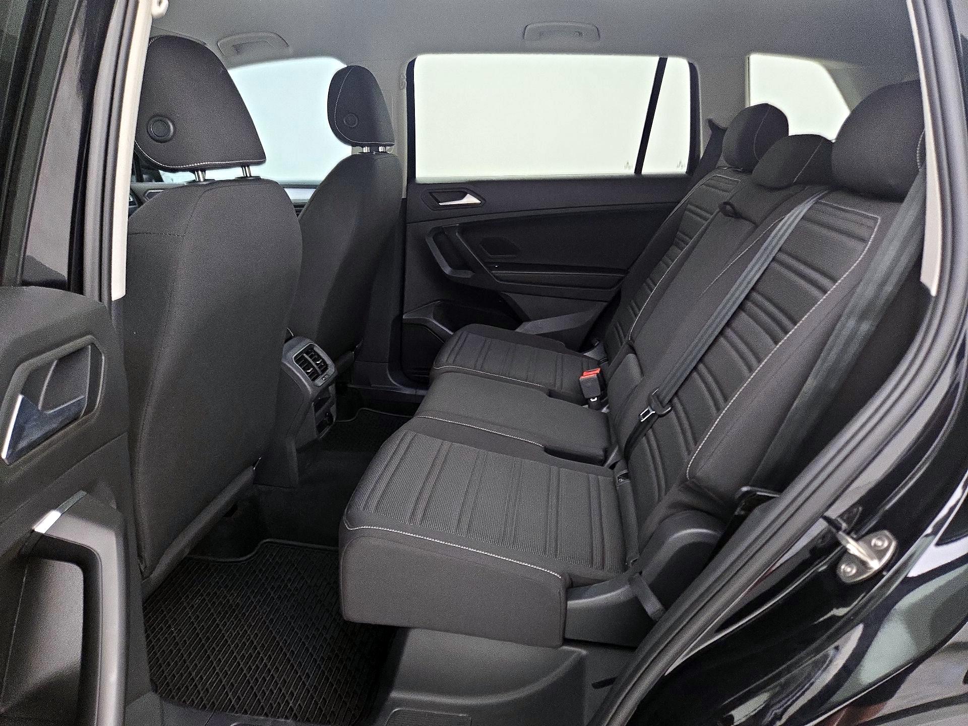 Thumbnail: 2023 Volkswagen Tiguan - 19