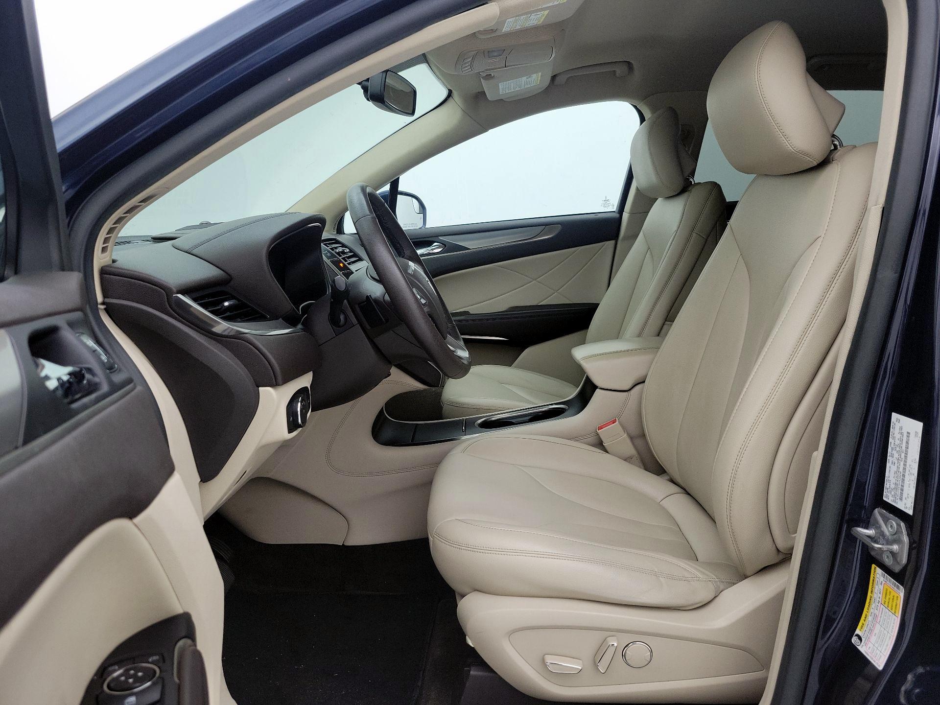 Thumbnail: 2017 Lincoln MKC - 11