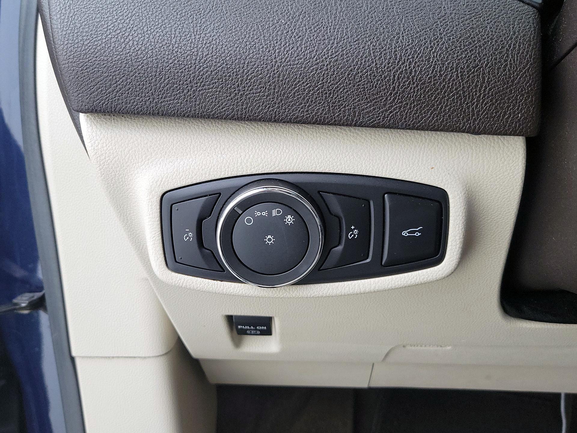 Thumbnail: 2017 Lincoln MKC - 13