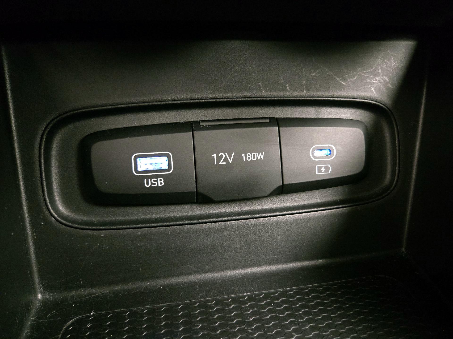 Thumbnail: 2023 Hyundai Venue - 18