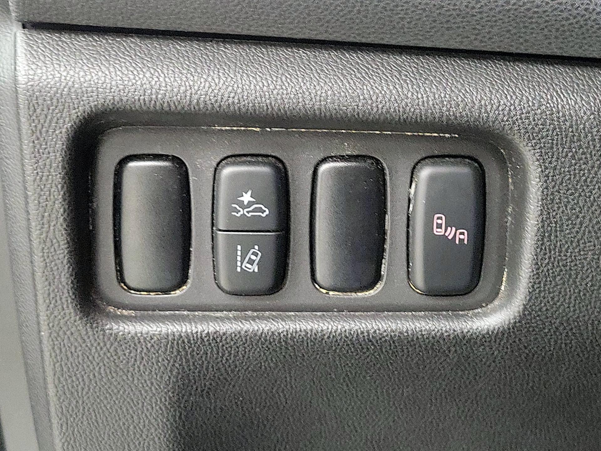 Thumbnail: 2020 Mitsubishi Outlander Sport - 13