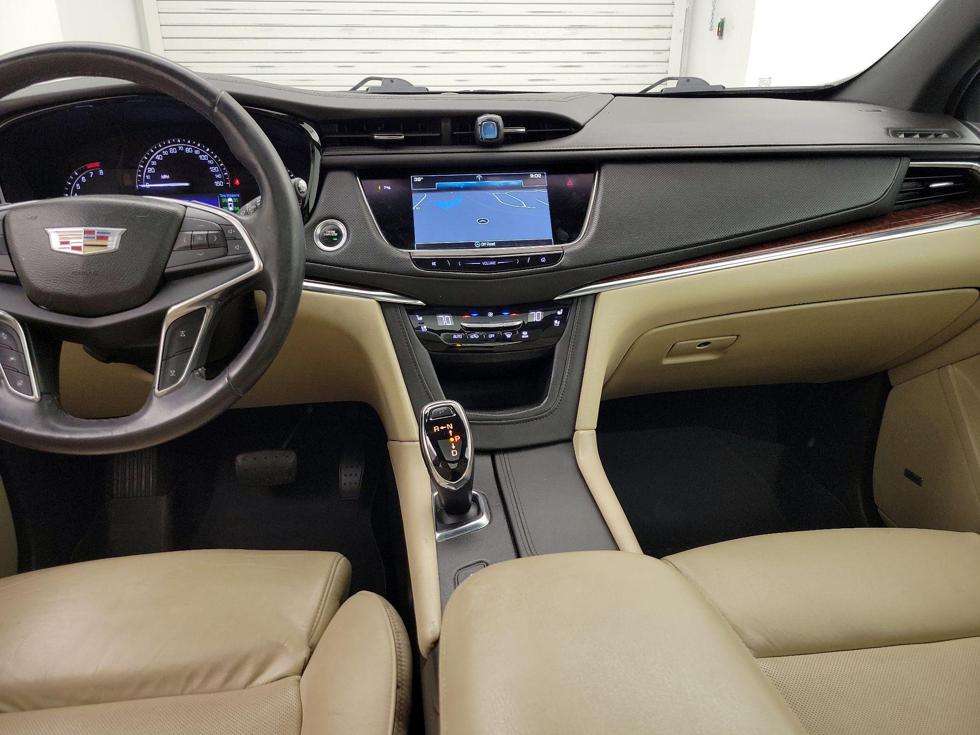 Thumbnail: 2017 Cadillac XT5 - 9