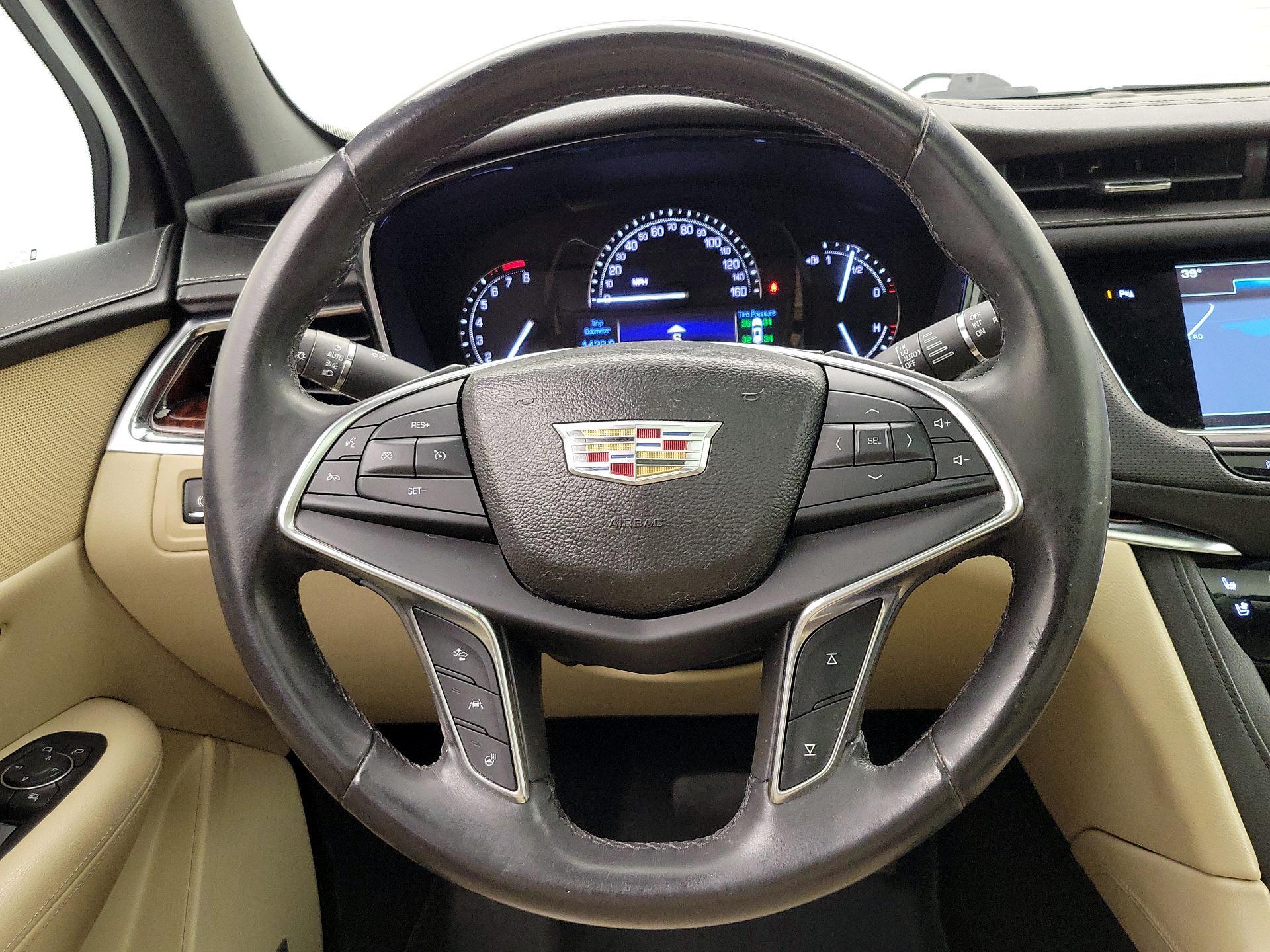 Thumbnail: 2017 Cadillac XT5 - 10